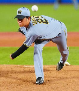 ヤクルト対阪神　力投する阪神先発高橋遥人(撮影･垰建太)