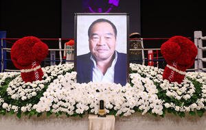ガッツ石松さん｢お別れの会｣の祭壇(撮影･野上伸悟)