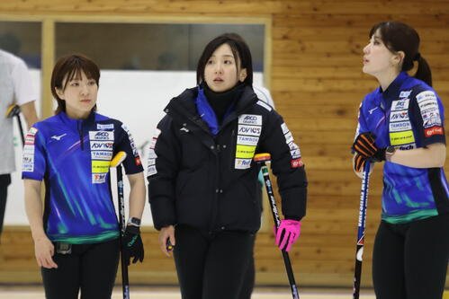 ロコ･ソラーレ　左から鈴木夕湖、藤沢五月、松沢弥子(2026年8月撮影)