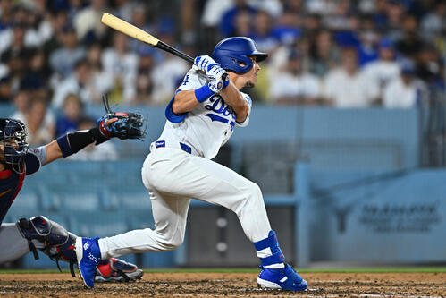 カージナルス戦の6回、ヒットを放ったエドマン(AP)