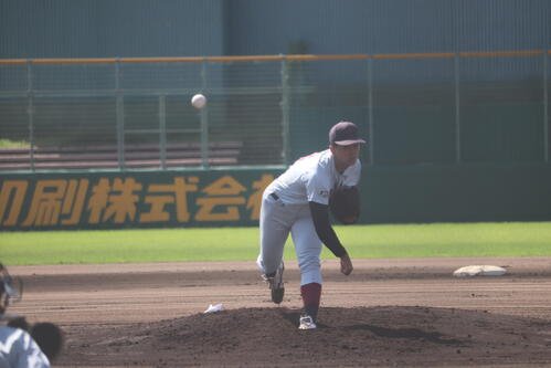 同大戦に先発した近大･宮原廉(撮影･佐藤妙月)