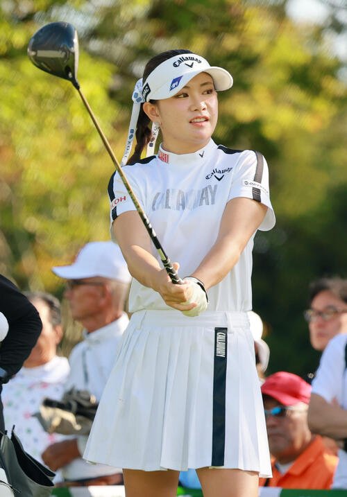 10番、順番を待つ河本結(撮影･上山淳一)