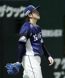 ソフトバンク対西武　6回裏ソフトバンク2死一、三塁、栗原陵矢に適時二塁打を許した隅田知一郎(撮影･前田充)