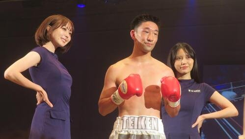 ジム移籍初戦を4回KO勝ちで飾った日本バンタム級4位西岡伶英(中央)