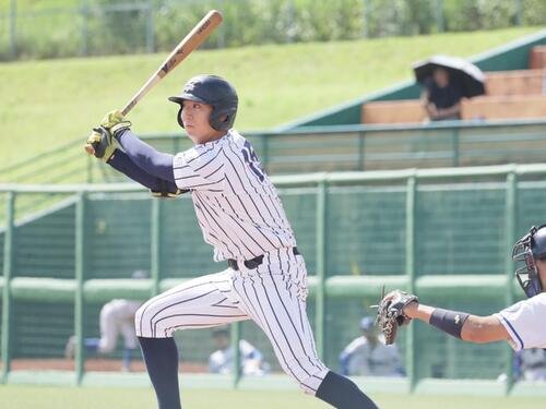 仙台大対東北大　4回、先制の2点適時二塁打を放つ仙台大･川瀬泰誠投手(撮影･高橋香奈)