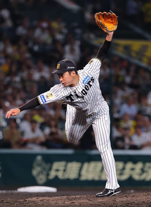 阪神対DeNA　歓声を浴びながら登板する石井大智(撮影･上田博志)