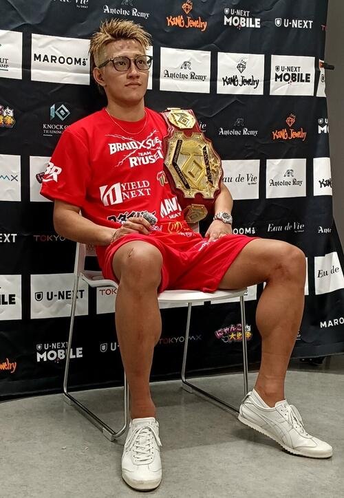 試合後の会見で質問に答える龍聖