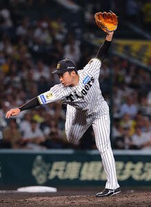 阪神対DeNA　歓声を浴びながら登板する石井大智(撮影･上田博志)