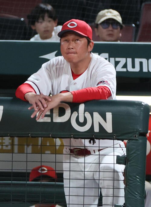 広島対巨人　9回裏広島、ベンチの広島新井貴浩監督(撮影･加藤孝規)