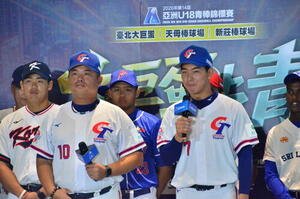 憧れの選手にドジャース大谷を挙げた張乙安(右)(撮影･平山連)