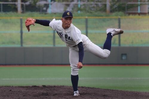 神院大対大商大　神院大戦の8回に救援登板した大商大･星野世那(撮影･佐藤妙月)
