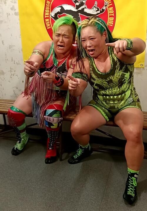 水波綾(左)と橋本千紘