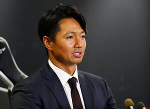 引退会見に臨むロッテ唐川侑己(撮影･鈴木みどり)