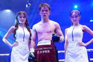 松本圭佑対木谷陸　決勝進出を決めた木谷陸(中央)(撮影･江口和貴)