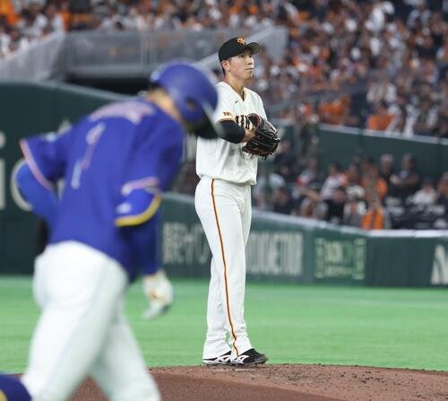 巨人対中日　4回表中日2死一、二塁、岡林勇希に3点本塁打を浴びる(撮影･黒川智章)