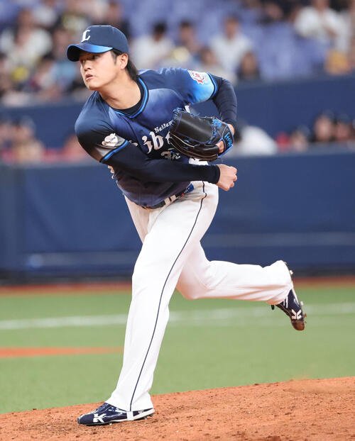 オリックス対西武　9回から登板の西武2番手甲斐野央(撮影･西尾就之)