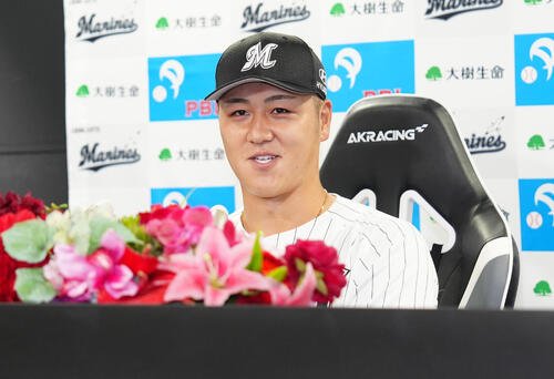 8月度大樹生命月間MVPに選ばれ、会見に臨むロッテ山口航輝(撮影･鈴木みどり)