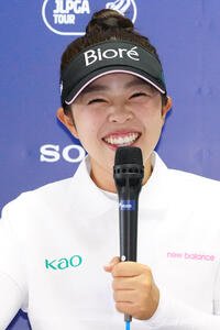 ｢ソニー日本女子プロ選手権｣の公式会見で笑顔を見せる山下美夢有(撮影･江口和貴)
