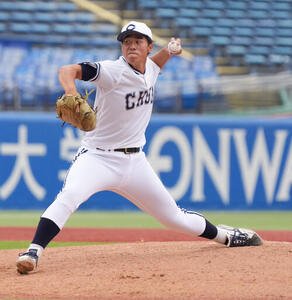 中大対青学大　中大2番手で登板した下重賢慎(撮影･小沢裕)　♯東京･神宮球場　東都大学野球秋季一部リーグ戦　