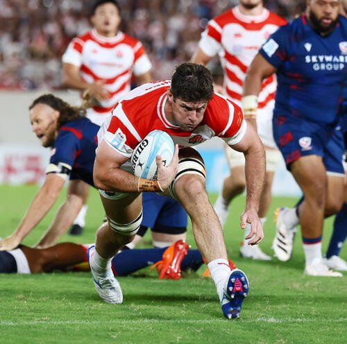 日本対アメリカ　前半、中央へトライを決めるマイケル･ストーバーグ(撮影･加藤哉)