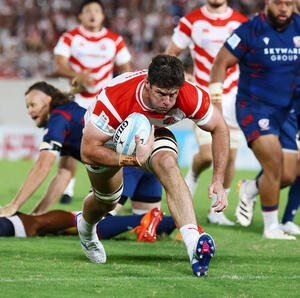 日本対アメリカ　前半、中央へトライを決めるマイケル･ストーバーグ(撮影･加藤哉)