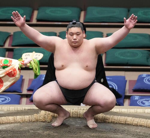 塵手水(ちりちょうず)を切る佐田の城(2026年1月撮影)