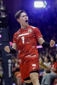 日本対イラン　第1セット、スパイクを決め雄たけびをを上げる西田有志(撮影･前田充)