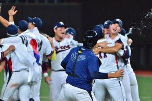 日本に勝ち優勝を決めて喜ぶ韓国(撮影･平山連)