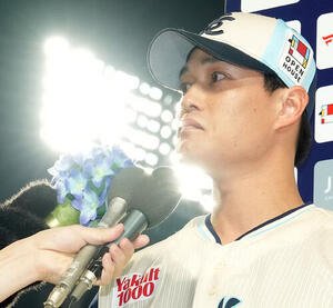 ヤクルト対広島　ヒーローインタビューで感極まるヤクルト高橋奎二(撮影･たえ見朱実)