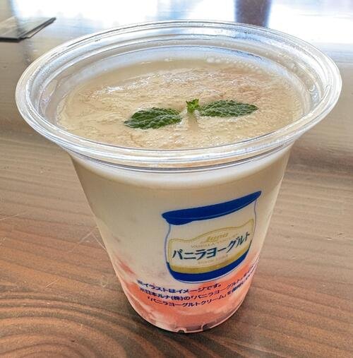 バニラクリーム百(桃)ラッシー
