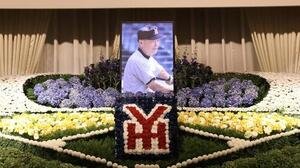 横浜の渡辺元智元監督のお別れの会での野球をモチーフにした祭壇(撮影･浅見桂子)