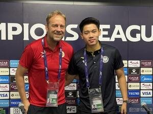 ACLEの前日会見に出席したハノイのペルキング監督とFWグエン･ディン･バック