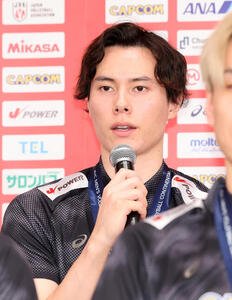 アジア男子バレーボール選手権大会で優勝し会見に臨むバレーボール男子日本代表の高橋藍(撮影･鈴木正人)