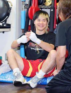 公開練習で笑顔を見せる那須川天心(撮影･鈴木正人)