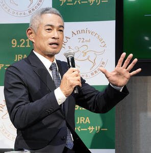 トークするイチロー氏(撮影･小島史椰)