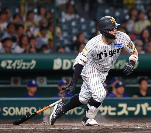 阪神対中日　9回裏阪神2死、佐藤輝明は二ゴロに倒れる(撮影･上田博志)