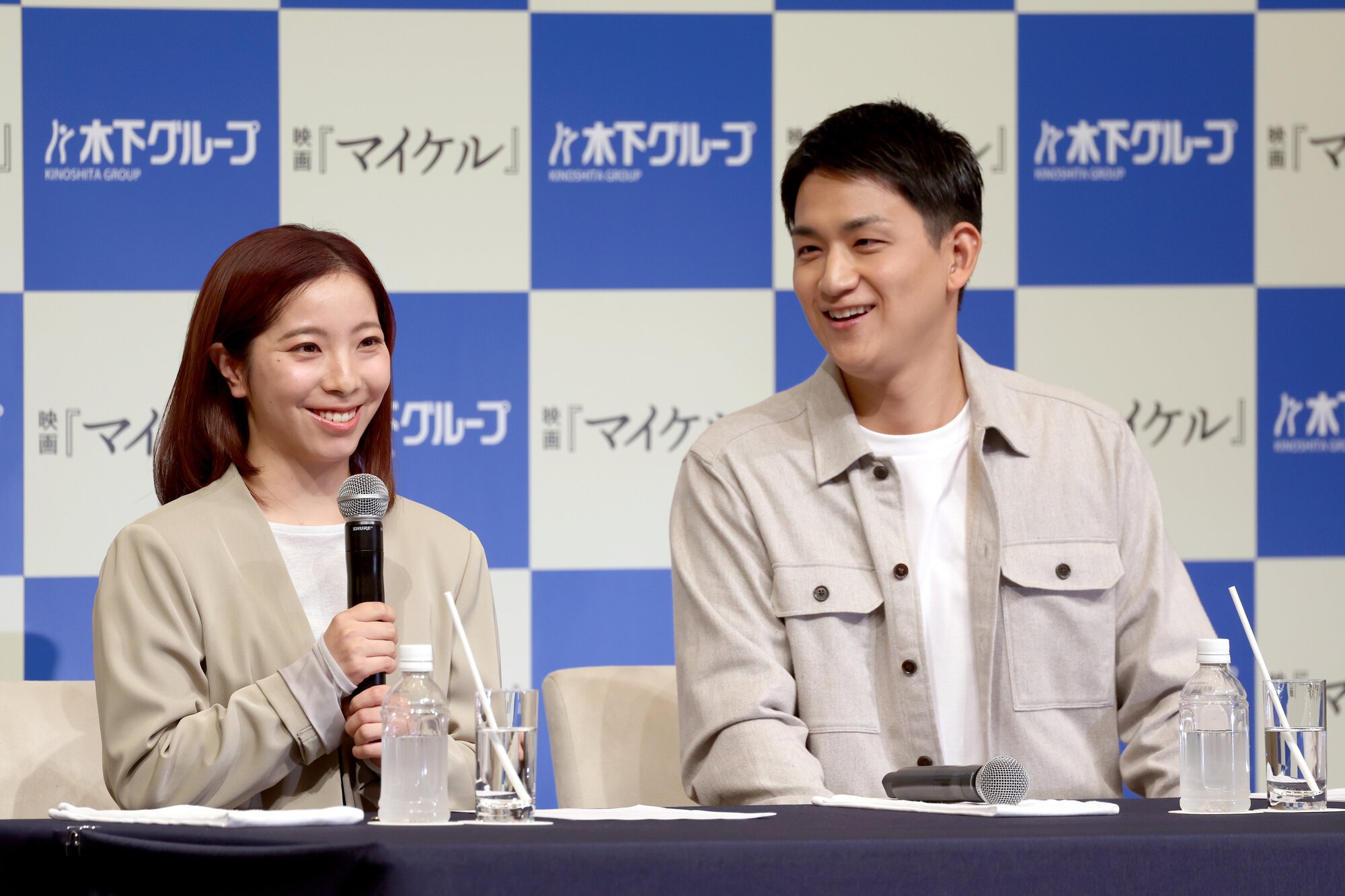 ツアーを前に記者会見する三浦璃来(左)と木原龍一=2026年9月15日午前11時15分、東京都港区、小林裕幸撮影