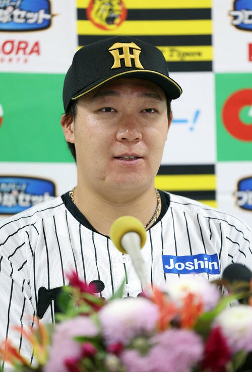 8月度｢スカパー！サヨナラ賞｣を受賞した阪神大山悠輔(撮影･前田充)
