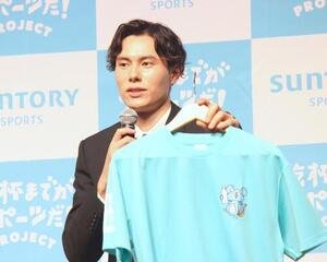 会見で笑みを浮かべる高橋藍