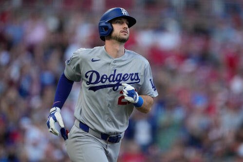 2回、先制ソロを放ったドジャースのタッカー(AP)