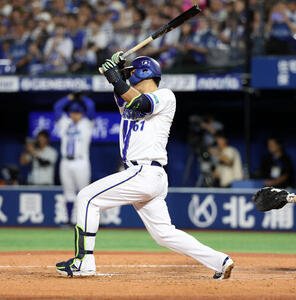 DeNA対巨人　2回裏DeNA1死、蝦名達夫はソロ本塁打を放つ(撮影･浅見桂子)