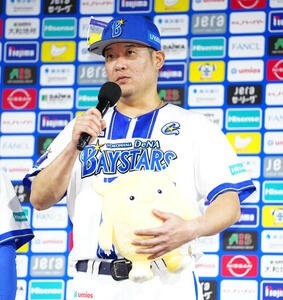 DeNA対巨人　ヒーローインタビューに臨むDeNA筒香嘉智(撮影･鈴木みどり)