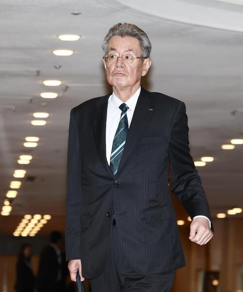 臨時社員総会･第2回オーナー会議に出席する阪神秦雅夫オーナー(撮影･河田真司)