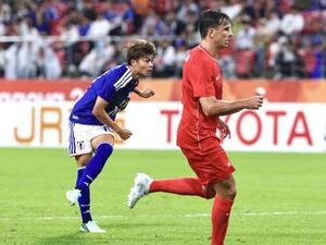 日本対香港　前半、シュートを放つ石井久継(撮影･宮地輝)