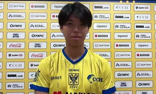 シントトロイデンの加入会見に出席したDF高井幸大