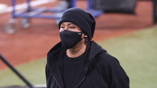 練習を見つめる日本ハム新庄剛志監督(撮影･黒川智章)