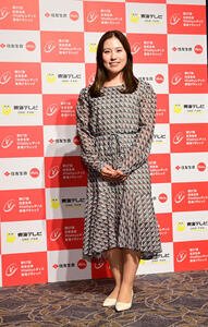 前夜祭に参加し写真に納まる西村優菜(撮影･森本幸一)