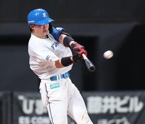 日本ハム対西武　5回裏日本ハム無死、本塁打を放つ進藤勇也(撮影･黒川智章)