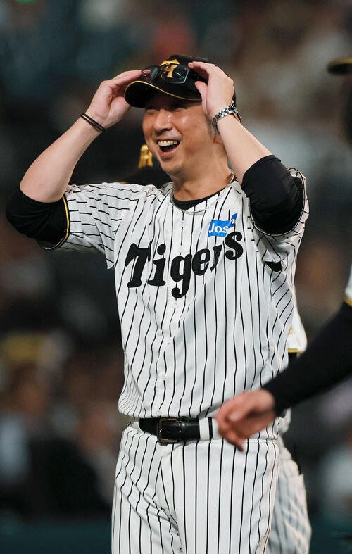阪神対広島　広島に勝利し笑顔を見せる藤川球児監督(撮影･上山淳一)