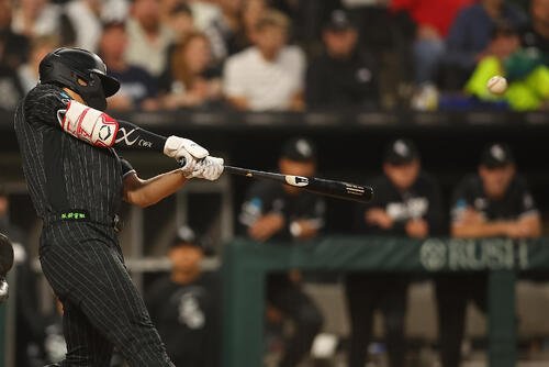 タイガース戦1回、32号3ランを放つホワイトソックス村上宗隆(AP)